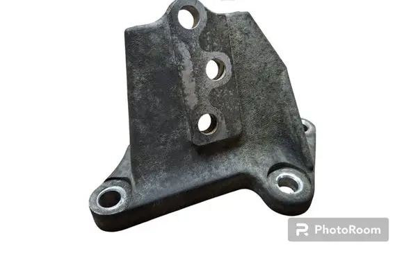 Nissan X-Trail T30 Engine mounting bracket 