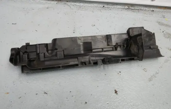 BMW X1 E84 Radiator mount bracket 17107524914 11074810