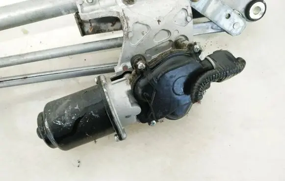 Mazda 3 II Wiper motor
