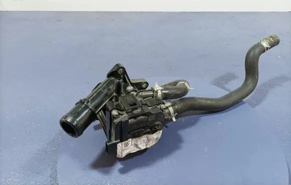 Hyundai i30 Thermostat/thermostat housing 550243