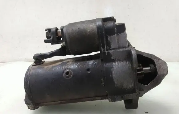 Volkswagen PASSAT B5.5 Starter motor 068911024E