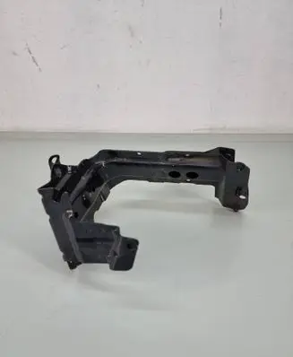 Audi Q7 4M Fender mounting bracket 4M0821132F
