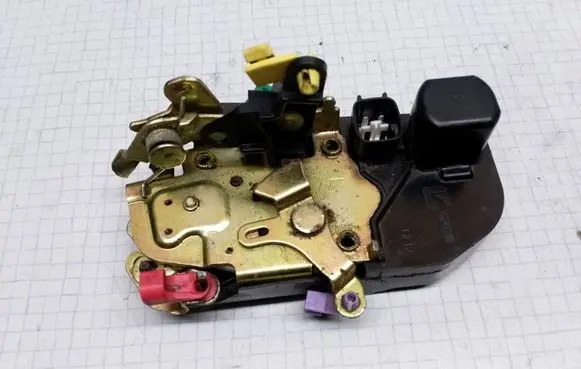Chrysler Sebring (ST-22 - JR) Front door lock