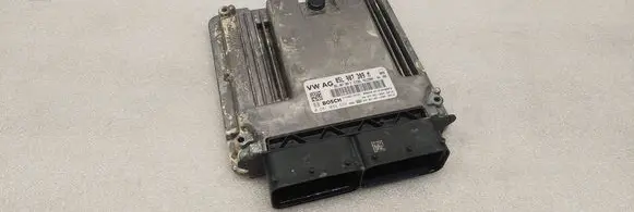 Audi Q3 F3 Engine control unit/module 05L907309M 0281039639
