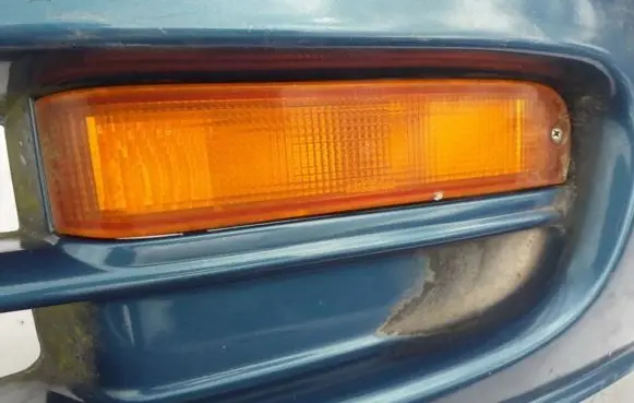 Nissan Serena Front indicator light