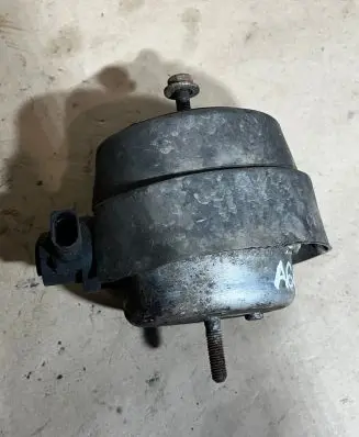 Audi A6 S6 C5 4B Engine mount bracket 8E0199379E