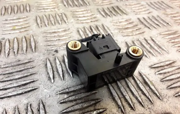 BMW 5 E60 E61 Airbag deployment crash/impact sensor 6977398