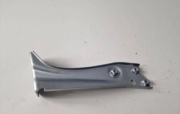 Skoda Octavia Mk3 (5E) Fender mounting bracket 5E0821141A
