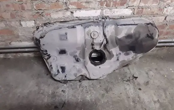 Toyota Corolla Verso E121 Fuel tank 