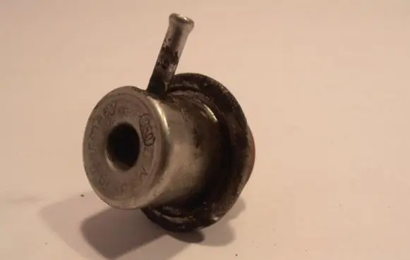 Volkswagen PASSAT B5.5 Fuel pressure regulator 