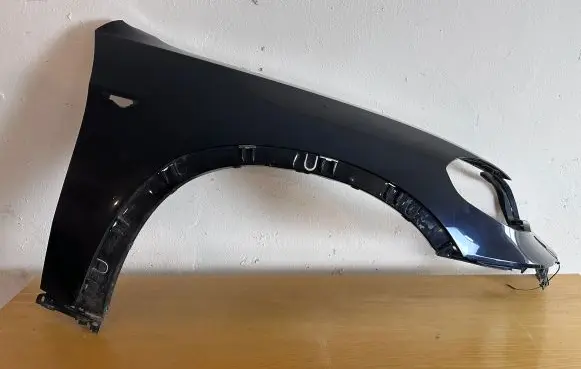 BMW X5 E70 Fender