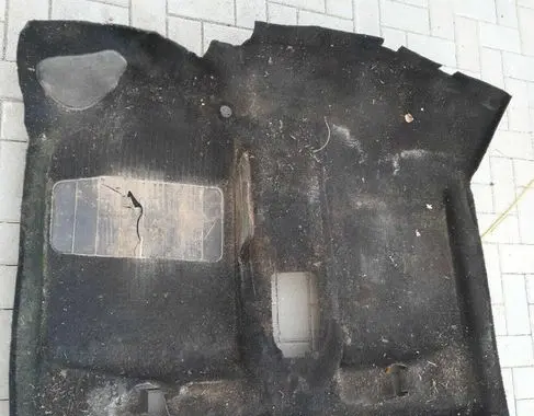 Volkswagen Golf I Front floor carpet liner 171863101