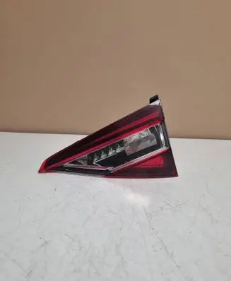 Skoda Superb B8 (3V) Tailgate rear/tail lights 3v9945308 00187294 00200072