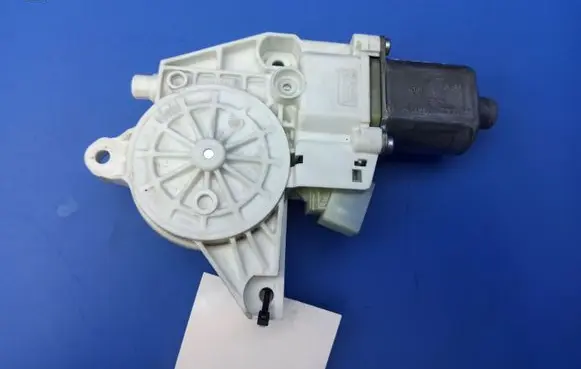 Mercedes-Benz C W204 Front door window regulator motor 0130822502 A2048200242