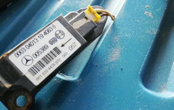 Mercedes-Benz C W203 Airbag deployment crash/impact sensor 0018204426 005389