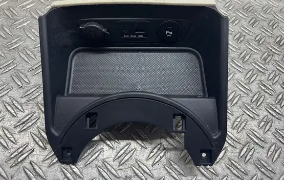 KIA Sportage AUX in-socket connector 846333U910