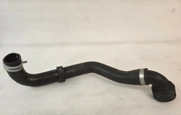 Volvo XC90 Engine coolant pipe/hose 31474845