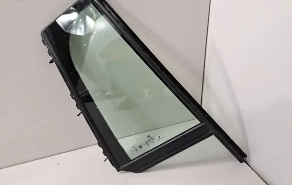 BMW X7 G07 Rear side window 7431146