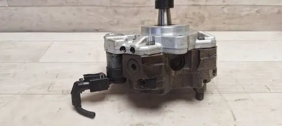 BMW 5 E60 E61 Fuel injection high pressure pump 0445010146 7798333 3021829