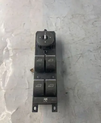 Ford Focus A set of switches AM5T14A132AA 3SO10020924