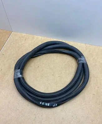 Audi A4 S4 B7 8E 8H Front door rubber seal 8E0831721B