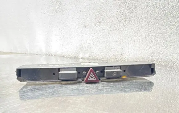 Opel Astra H Hazard light switch 13100105