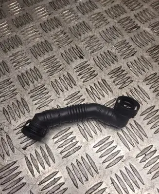 Volkswagen PASSAT B6 Breather hose/pipe 03G103493D