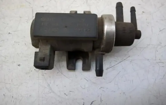 Volkswagen PASSAT B4 Vacuum valve 1H0906627