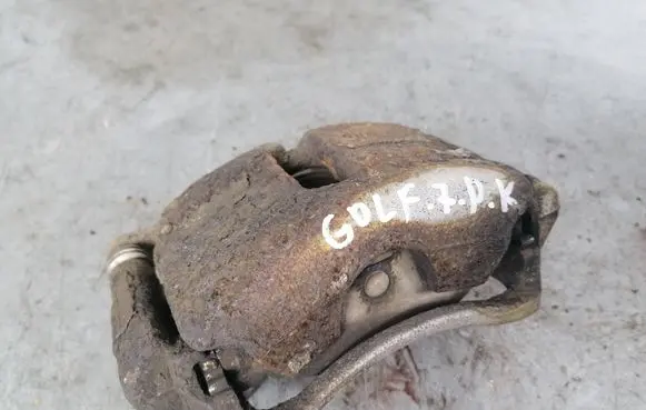Volkswagen Golf VII Front brake caliper