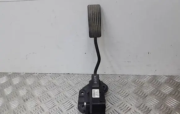 KIA Soul Accelerator throttle pedal 327272K950