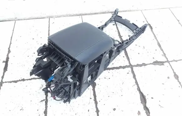 Mercedes-Benz R W251 Center console A2516801255