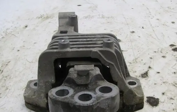 Jeep Cherokee Gearbox mounting bracket P68141406AF