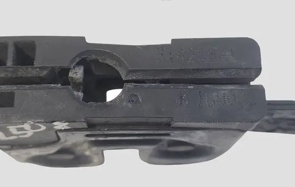 Volvo V40 Engine bonnet/hood lock/catch 31425974