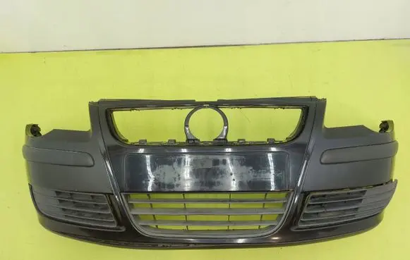 Volkswagen Polo IV 9N3 Front bumper LC9Z