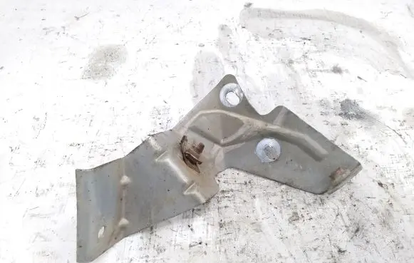 Fender mounting bracket