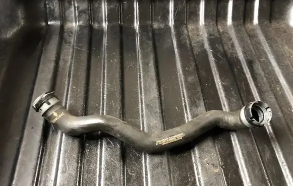 Mercedes-Benz E W213 Engine coolant pipe/hose A2135015201