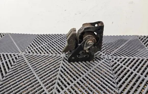 Toyota Auris E180 Engine mount bracket