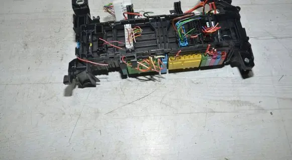 Mercedes-Benz A W176 Fuse module A2465402714