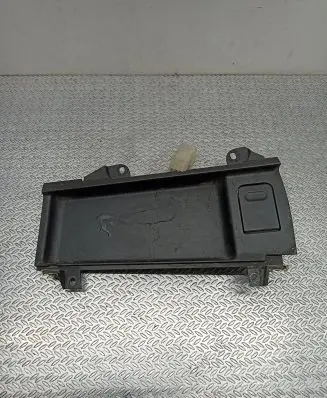 BMW 5 E39 Cigarette lighter front 8159694