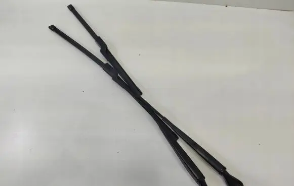 BMW 2 F46 Front wiper blade arm