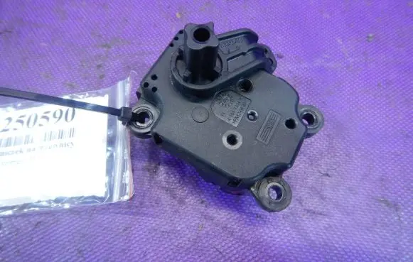 Alfa Romeo 159 A/C air flow flap actuator/motor 52408226