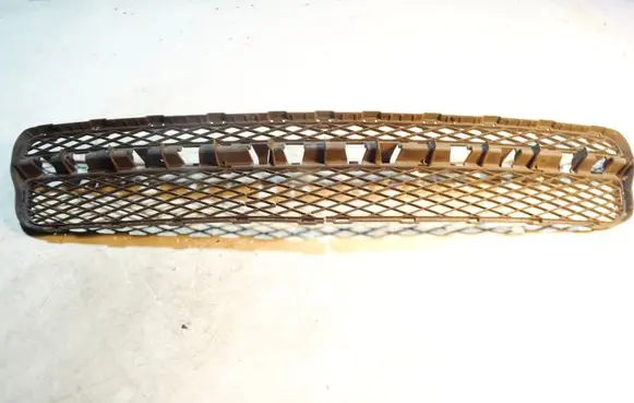 Volkswagen Touareg I Front bumper lower grill 7L6853678A