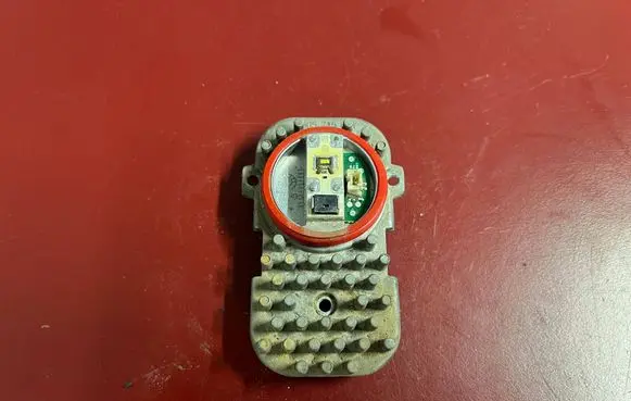BMW X5 E70 LED ballast control module 1305715084