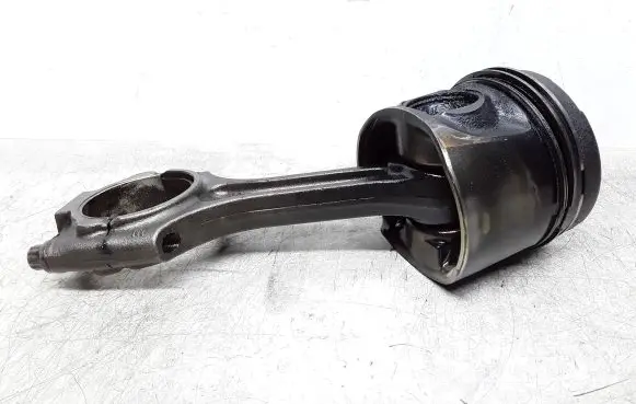 Volvo XC60 Piston with connecting rod