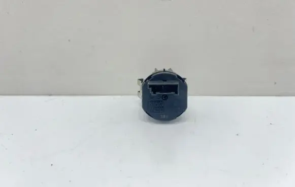 Passenger airbag on/off switch