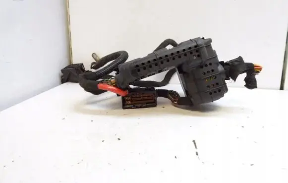Opel Meriva B Fuse box cover 13292736