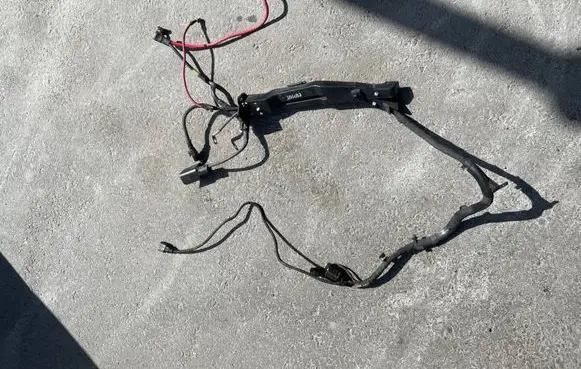 Volkswagen PASSAT B7 Positive cable (battery)