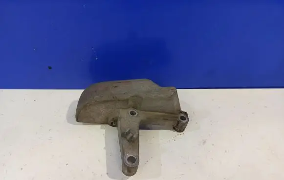 Volvo XC90 Engine mounting bracket 30680710