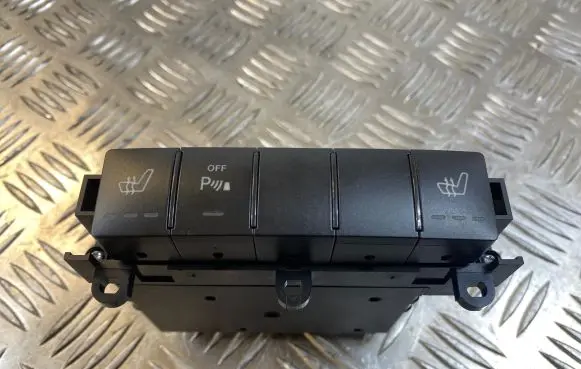 Mercedes-Benz B W245 Seat heating switch 1698209010 33460902 00051199955001
