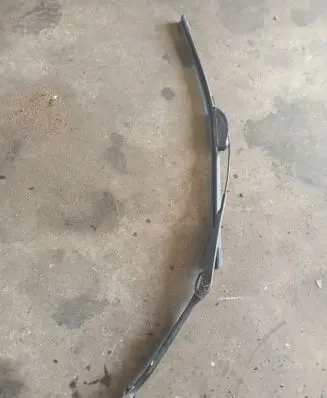 Nissan Primera Front wiper blade arm 183259